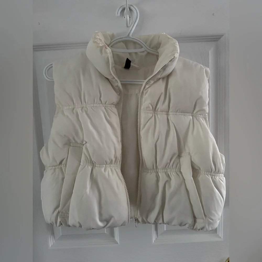 H&M PUFFER VEST LIGHT BEIGE CROPPED SIZE SMALL - Picture 7 of 11